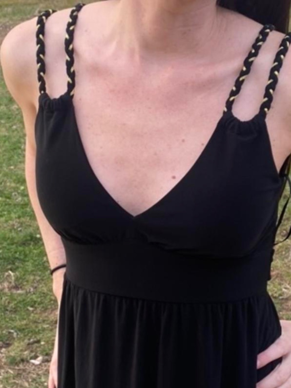GUESS Black V-Neck dress, stretchy fabric, waist tie. Sz large. - Picture 3 of 9